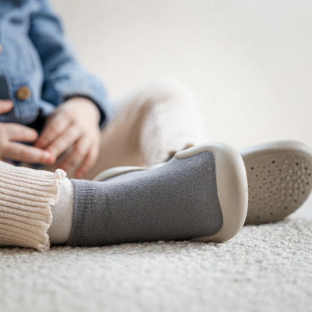 Noah - Non-slip children's socks with shoes