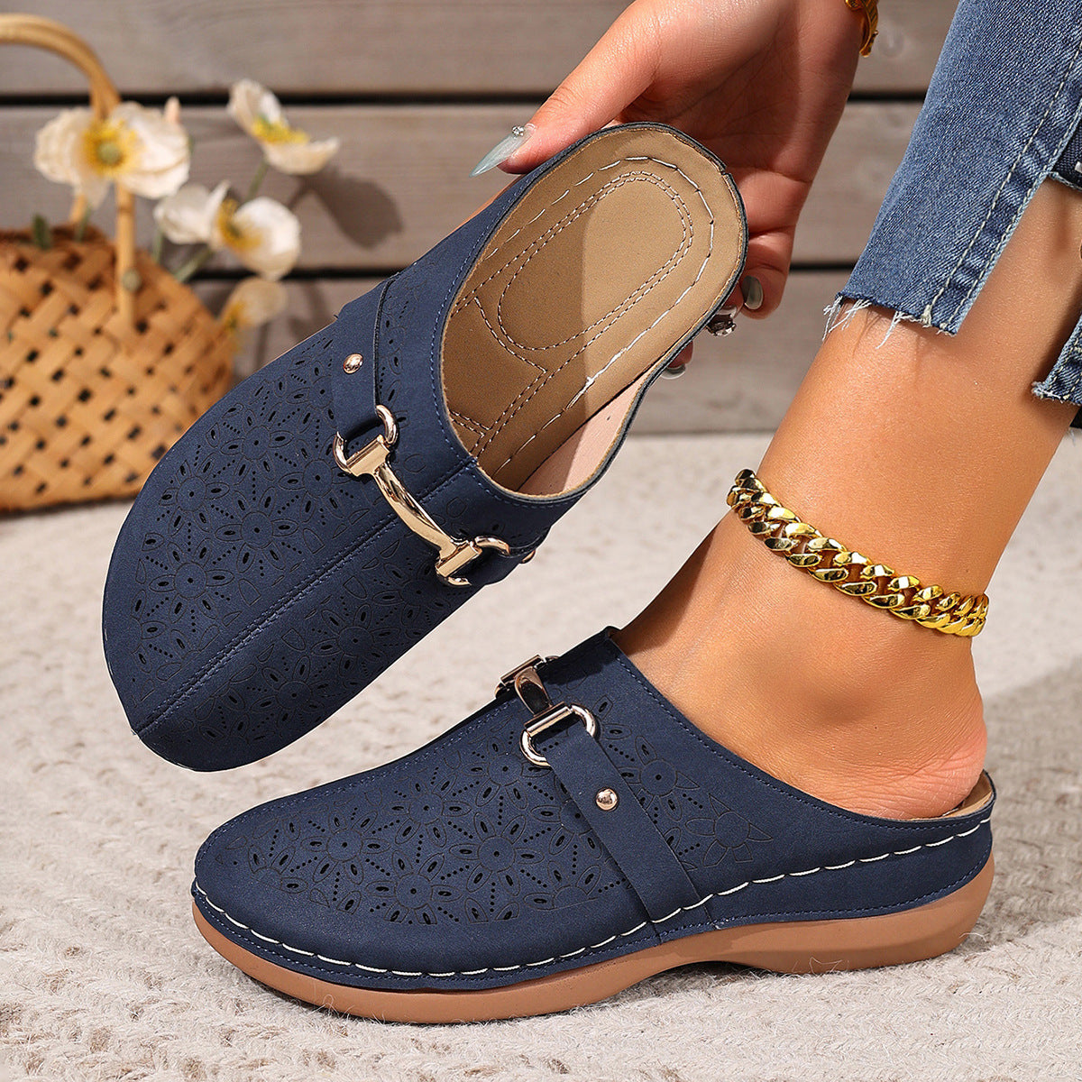 Ivy - Women's Closed-Toe Platform Slides, Thick Sole Backless Sandals