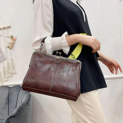 Jacqueline - Vintage Clasp Handbag